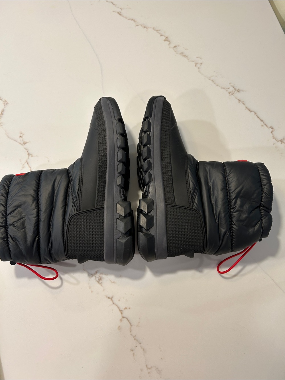 Hunter Kids Black Puffer Snow Boots with Red Logo - Picture 4 of 6